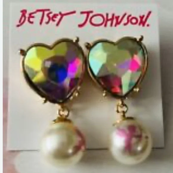 NWT ⚜️💖⚜️ BETSEY JOHNSON HEART EARRINGS with Drop Pearl accent - Picture 11 of 11